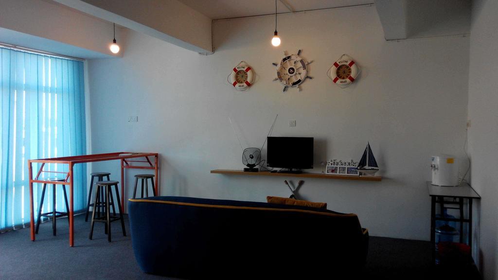 Roof Talk Theme Hostel ジョホールバル エクステリア 写真