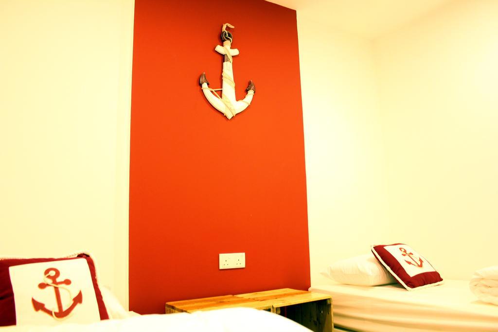 Roof Talk Theme Hostel ジョホールバル エクステリア 写真