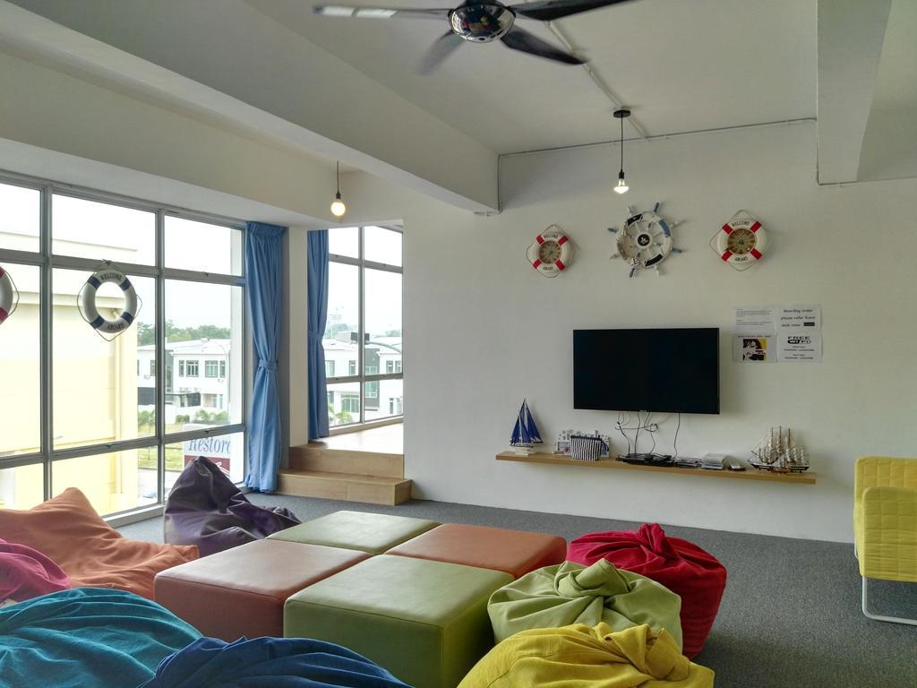 Roof Talk Theme Hostel ジョホールバル エクステリア 写真