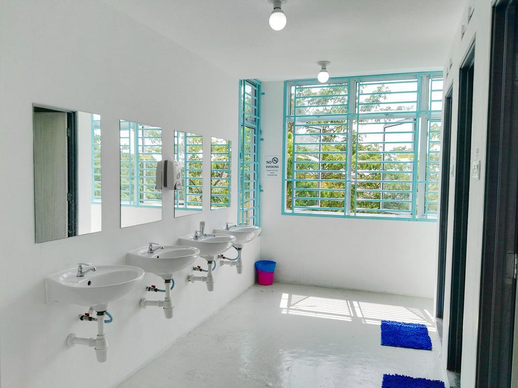 Roof Talk Theme Hostel ジョホールバル エクステリア 写真
