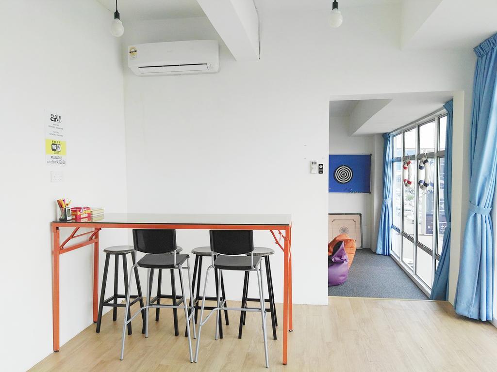 Roof Talk Theme Hostel ジョホールバル エクステリア 写真