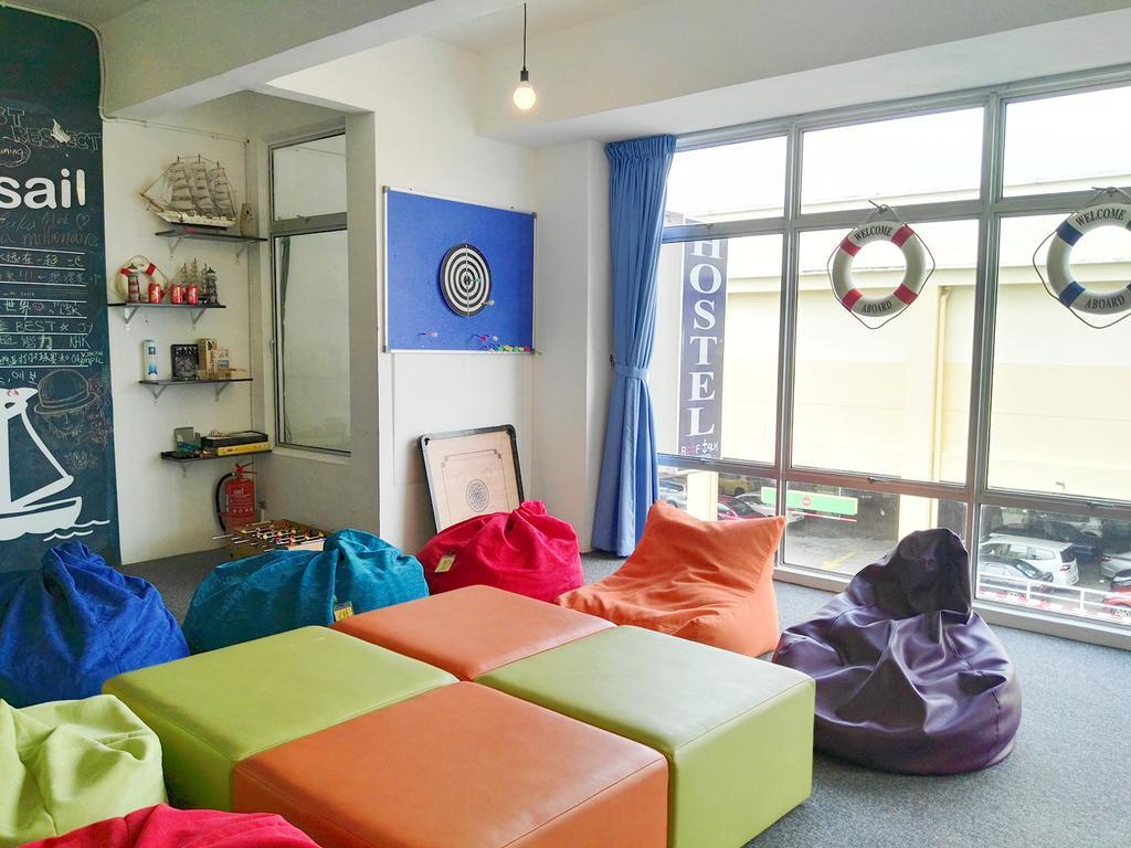 Roof Talk Theme Hostel ジョホールバル エクステリア 写真