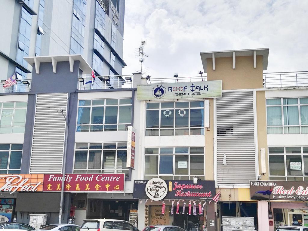 Roof Talk Theme Hostel ジョホールバル エクステリア 写真